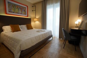 In-room safe, desk, blackout drapes, soundproofing - Palazzo Bibbi (Reggio Calabria)
