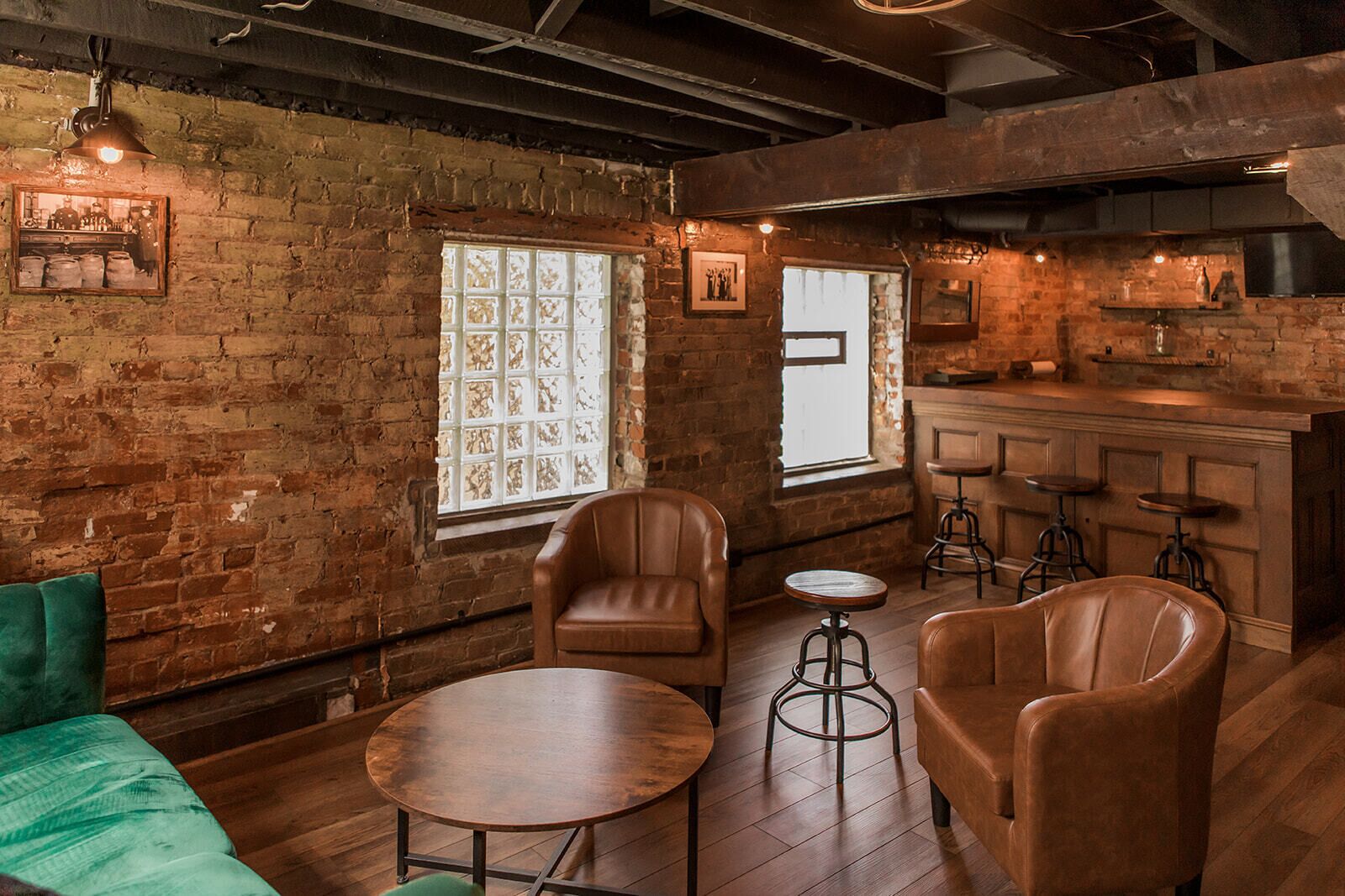The Speakeasy--Walk to OTR, Basement Bar, Cozy Stay