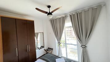 3 habitaciones, colchones Select Comfort, minibar y escritorio