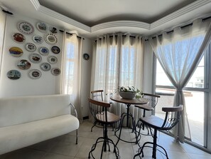 Living area - COBERTURA BRAGA COM PISCINA (Cabo Frio)