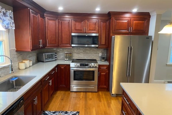 Fridge, microwave, oven, stovetop - Windham- Newly Renovated 4 BR Home (Hensonville)