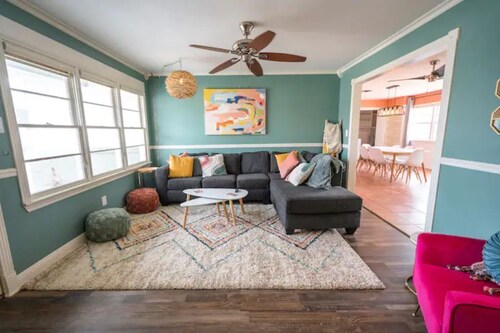 The “LBK Peach" 4/3 home near TTU & med dist.