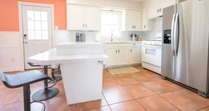 The “LBK Peach" 4/3 home near TTU & med dist.