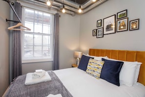 6 chambres, fer et planche à repasser, Wi-Fi, draps fournis