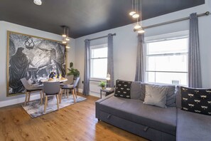 Dining - Spurriergate Apartments - 3 apartments sleeping up to 18 people in York city cen (York)