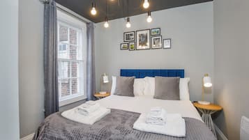 6 habitaciones, tabla de planchar con plancha, wifi y ropa de cama