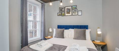 6 bedrooms, iron/ironing board, WiFi, bed sheets