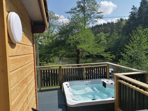 Bain à remous extérieur