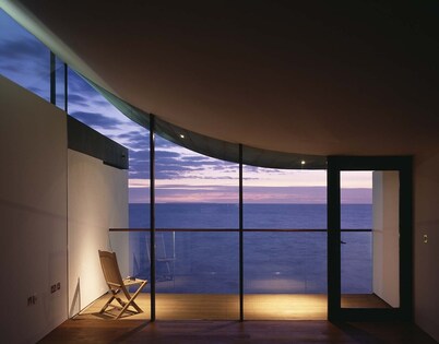 2: Apartment with Magnificent Sea Views