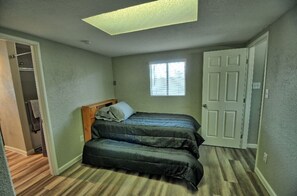 3 soverom, safe på rommet, skrivebord og wi-fi