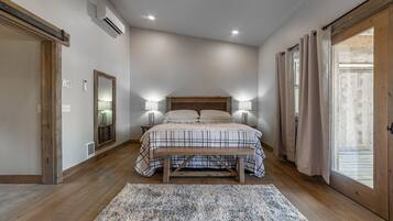 2 bedrooms, travel crib, free WiFi, bed sheets