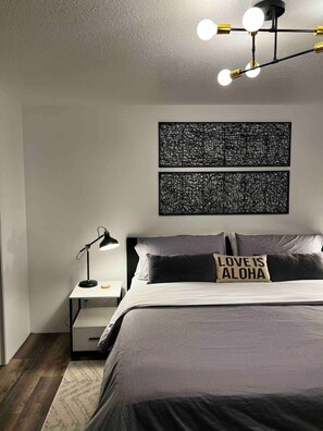 3 makuuhuonetta, työpöytä, silitysrauta/-lauta, ilmainen Wi-Fi