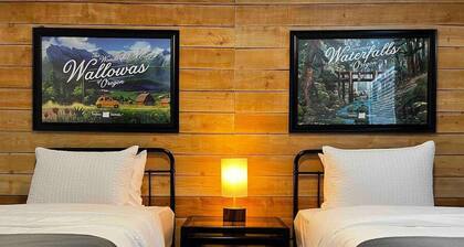 Newly Remodeled 3 Bed 2 Bath home, minutes from everything