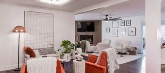 Luxurious 5-Bedroom Lakeside Retreat with Hot Tub, Fire Pit and Dolly Room