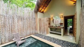 华丽小屋, 1 张大床, 私人游泳池 | 浴室 | 吹风机、浴袍、肥皂、洗发水