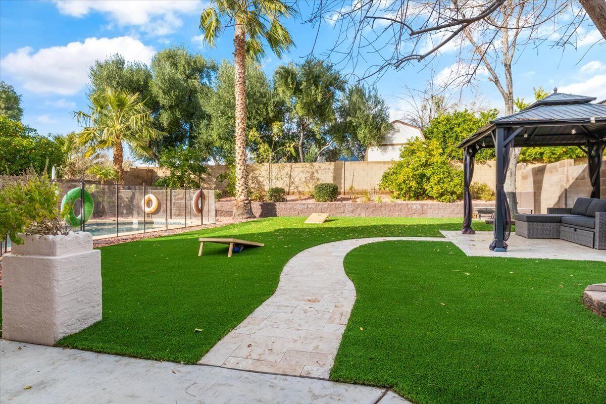Family Fun House W/Pool, Space, & Games!
