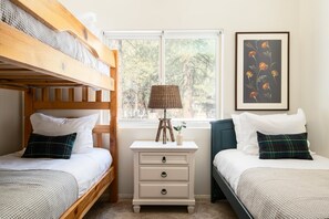 3 bedrooms, travel crib, free WiFi, bed sheets