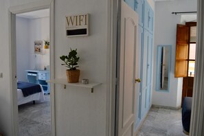 Interior - The Blue house, stay in the heart of Seville (Sevilla)