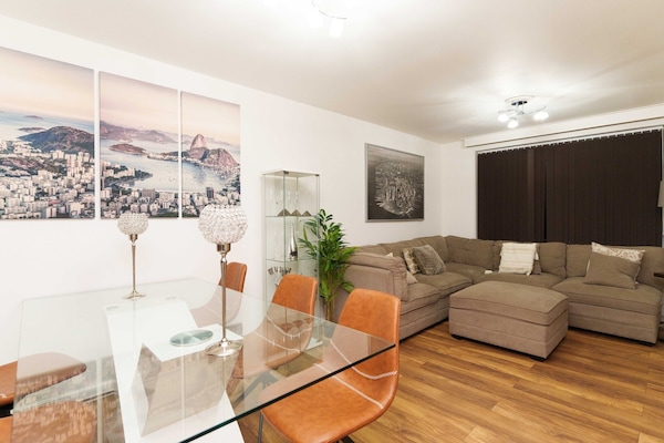 Living Room / Lounge