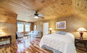 4 bedrooms, desk, iron/ironing board, travel crib - Beautiful Log Lodge Retreat near Beach, Dunes, Golf (Onekama)