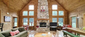 Beautiful Log Lodge Retreat near Beach, Dunes, Golf
