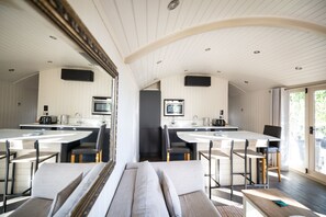 Luxury Cabin | Private kitchen | Electric kettle