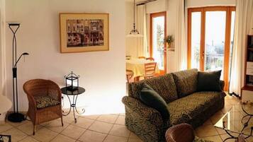 Tv, pejs, bøger, musikbibliotek