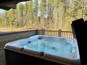Outdoor spa tub - Soak up Glacier Here•Modern 2 BD/2BA • Private Spa (Coram)