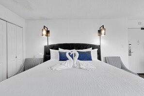 1 quarto, ferros/tábuas de passar roupa, roupa de cama