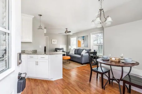 Smart TV, books, video library. The cutest cottage in all of Pine Mountain!