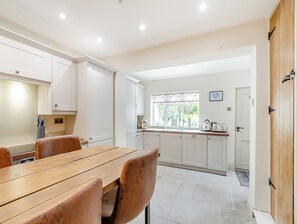 Dishwasher, highchair - Cherry Blossom Cottage (Cherry Burton, near Beverley)