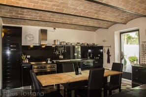 Fridge, oven, stovetop, dishwasher - House SanMArtino - Holidays in a country house steeped in history  (Cafaggio)