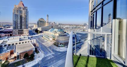 Grand Royal Condos -Mississauga SQ One