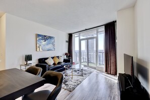 Living area - Grand Royal Condos -Mississauga SQ One (Mississauga)