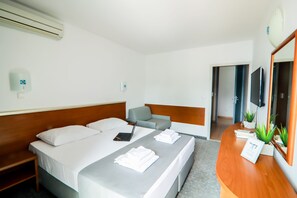 1 bedroom, desk, WiFi - HOTEL LUMBARDA*** (Korcula)