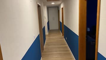 Deluxe Apartment | Room amenity
