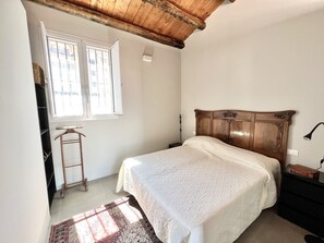 1 bedroom, desk, iron/ironing board, travel crib - LOFT in downtown with TERRACE, Wifi,Air Cond.Free parking 2/3p (Palermo)