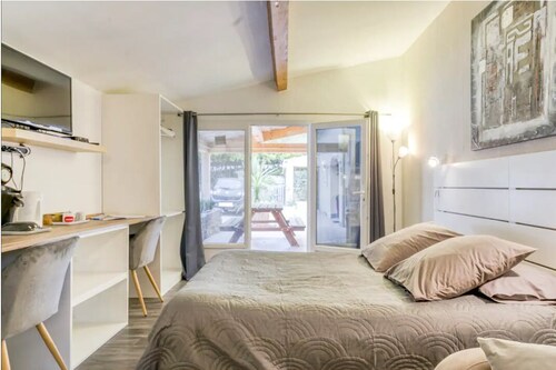 Villa avec piscine Jacuzzi et cheminée proche mer et montagne.