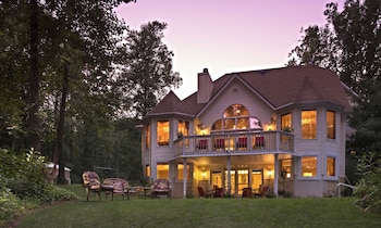 Cherry Valley Manor Luxury Bed and Breakfast 