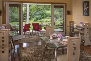Free daily full breakfast  - Cherry Valley Manor Luxury Bed and Breakfast  (Stroudsburg)