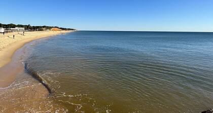 Apartment with 2 bedrooms 100 meters from the beach / New