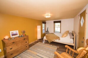 2 Schlafzimmer, Schreibtisch, Bügeleisen/Bügelbrett, WLAN
