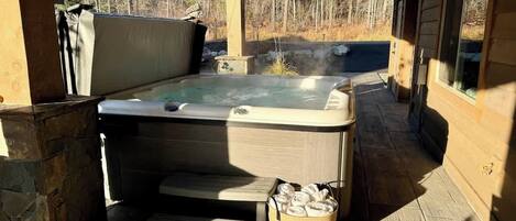 Outdoor spa tub