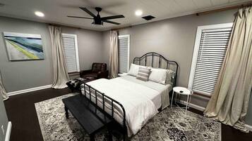 3 bedrooms, desk, iron/ironing board, free WiFi