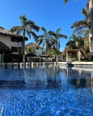 4 outdoor pools - villas playa azul  (Coyuca de Benitez)