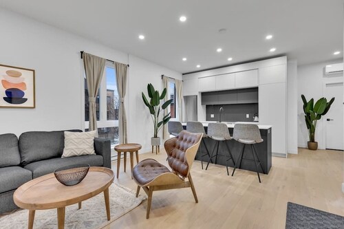 Bright & Zen 1 bedroom, AAA location, sleep 4