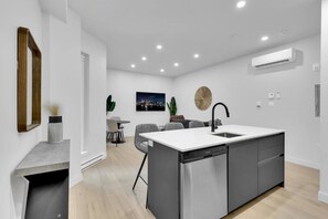 Interior - Spacious & peaceful 2 bedrooms, sleep 6 (Montréal)