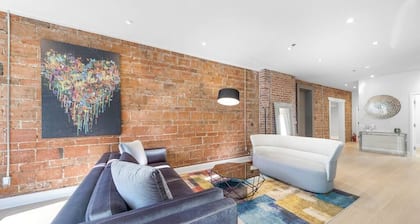 Majestic 3 bedrooms,3 baths sleep 10, AAA location