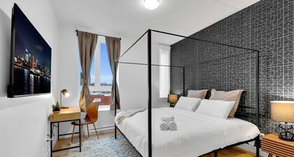 Large renovated 1 bedroom, king bed, sleep 4