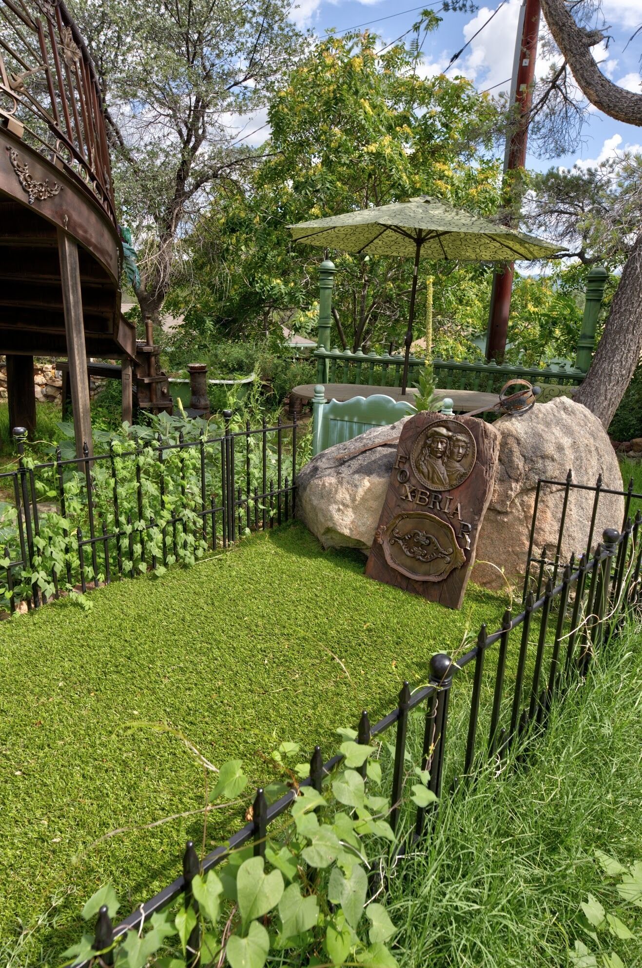 Charming House, Gypsy Wagon, Vinery dining. Amenities and recreation areas close